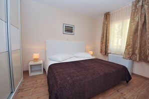 2 Schlafzimmer, Zimmersafe, Bügeleisen/Bügelbrett, WLAN