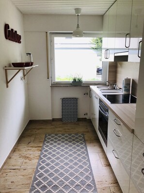 Køleskab, ovn, kogeplade, opvaskemaskine