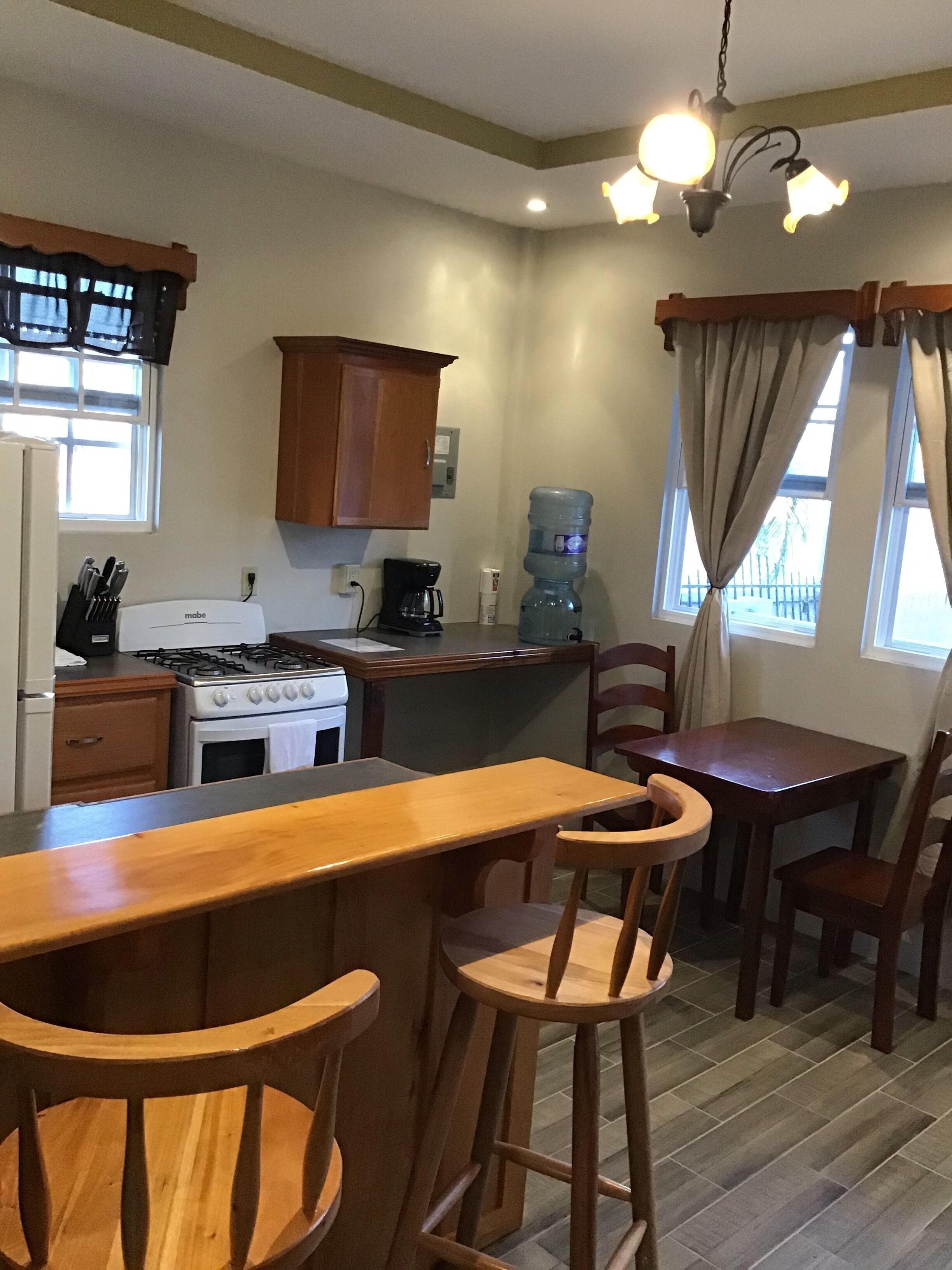 雪櫃、微波爐、焗爐、爐具