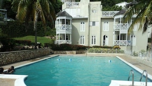 A swimming pool with a stone wall and a white deck. - Chill on tha hill/ free wi fi <br>A/c, free wi fi, gated community  (ocho rios)