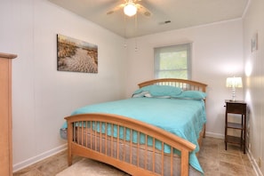3 bedrooms, iron/ironing board, WiFi (free), bed sheets