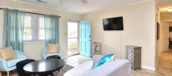 Located 300 yards to the BEACH-Less than a 6 minute walk-3BR/1.5BA-Sleeps5