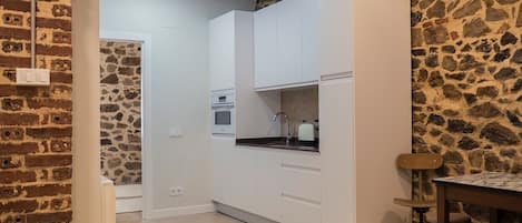 Refrigerador, microondas, horno, placa de cocina