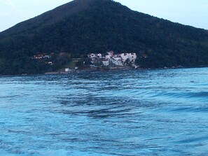 Una spiaggia nelle vicinanze