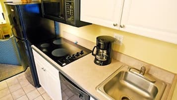 雪櫃、微波爐、焗爐、爐具