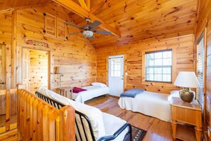 3 bedrooms, desk, free WiFi, bed sheets