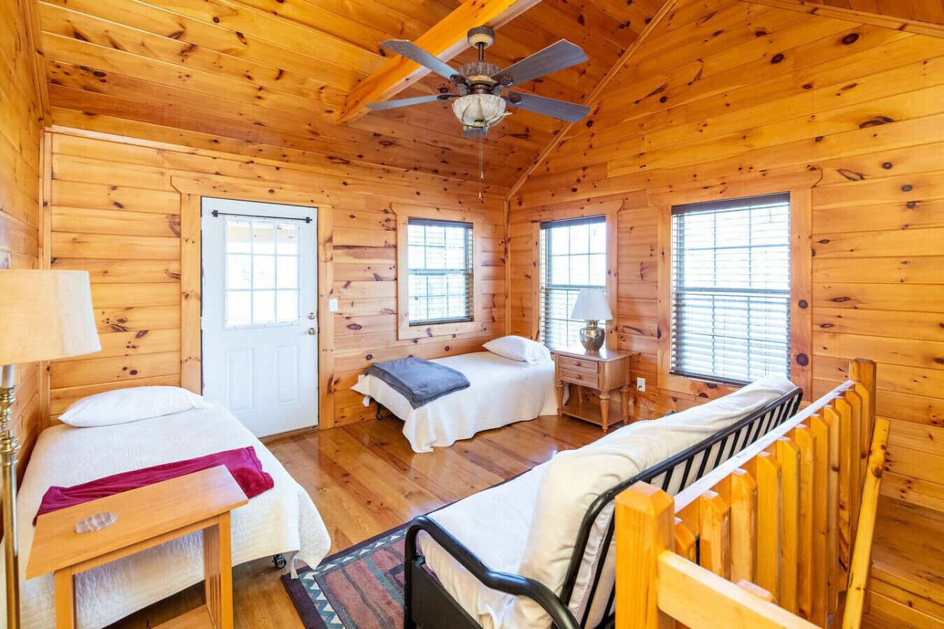 3 chambres, bureau, Wi-Fi gratuit, draps fournis