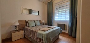 2 chambres, fer et planche à repasser, Wi-Fi gratuit, draps fournis