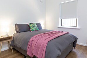 4 bedrooms, iron/ironing board, WiFi, bed sheets