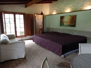1 bedroom, desk, iron/ironing board, free WiFi