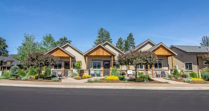 Perfekte Lage, neu gebaut und gelistet, 1 Block in die Stadt, KILLER Aussicht, Haustiere ok.