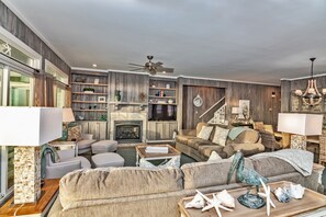 TV - Ocean view home, remodeled with large bedrooms and living space! Wrap around porches for enjoyment (Bald Head Island)