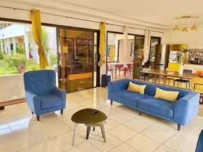 32 吋LED 電視連有線電視頻道、電視、Netflix