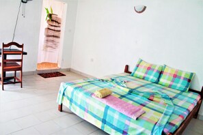 Chambre Standard Double ou avec lits jumeaux | Wi-Fi gratuit, draps fournis