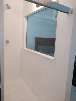 Shower, towels - Calinago Friendly Family Sxm Home (Philipsburg)