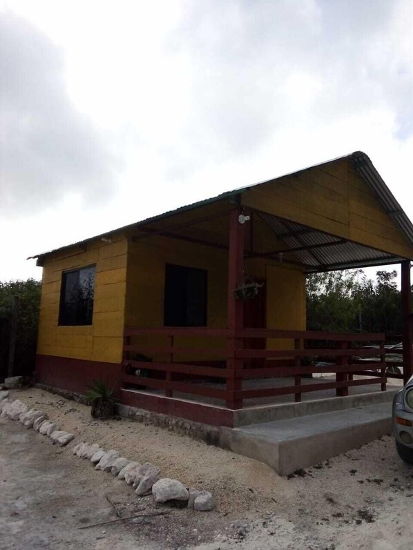 Check-in/check-out kiosk