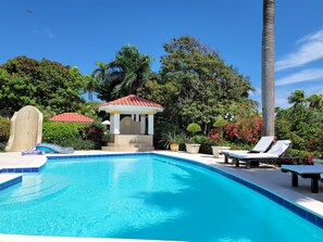 Piscine extérieure