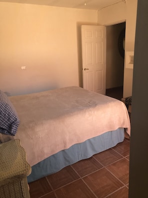 1 chambre, fer et planche à repasser, Wi-Fi, draps fournis