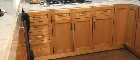 Microwave, coffee/tea maker, cookware/dishes/utensils