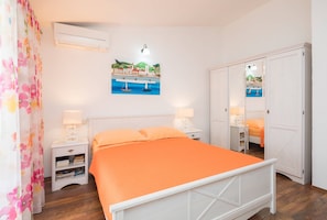 Interior - Gem of the Sea Alenka (Seget)
