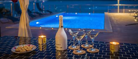 Facciata della struttura - sera/notte