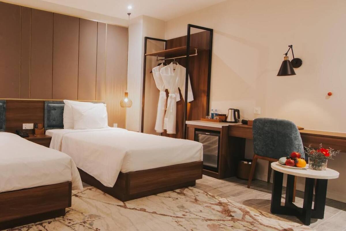 Minibar, két bảo mật tại phòng, bàn 