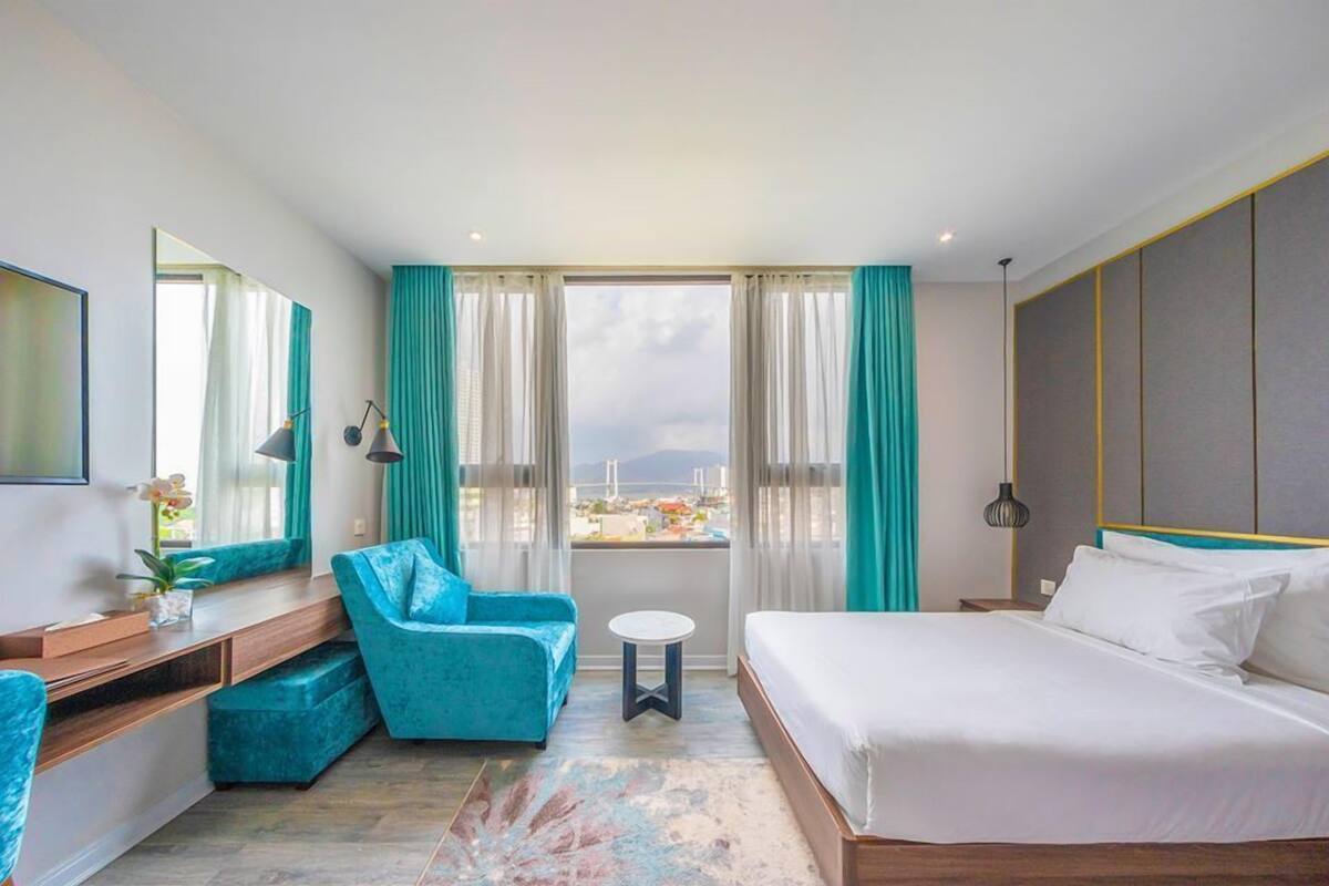 Phòng đôi Superior | Minibar, két bảo mật tại phòng, bàn 