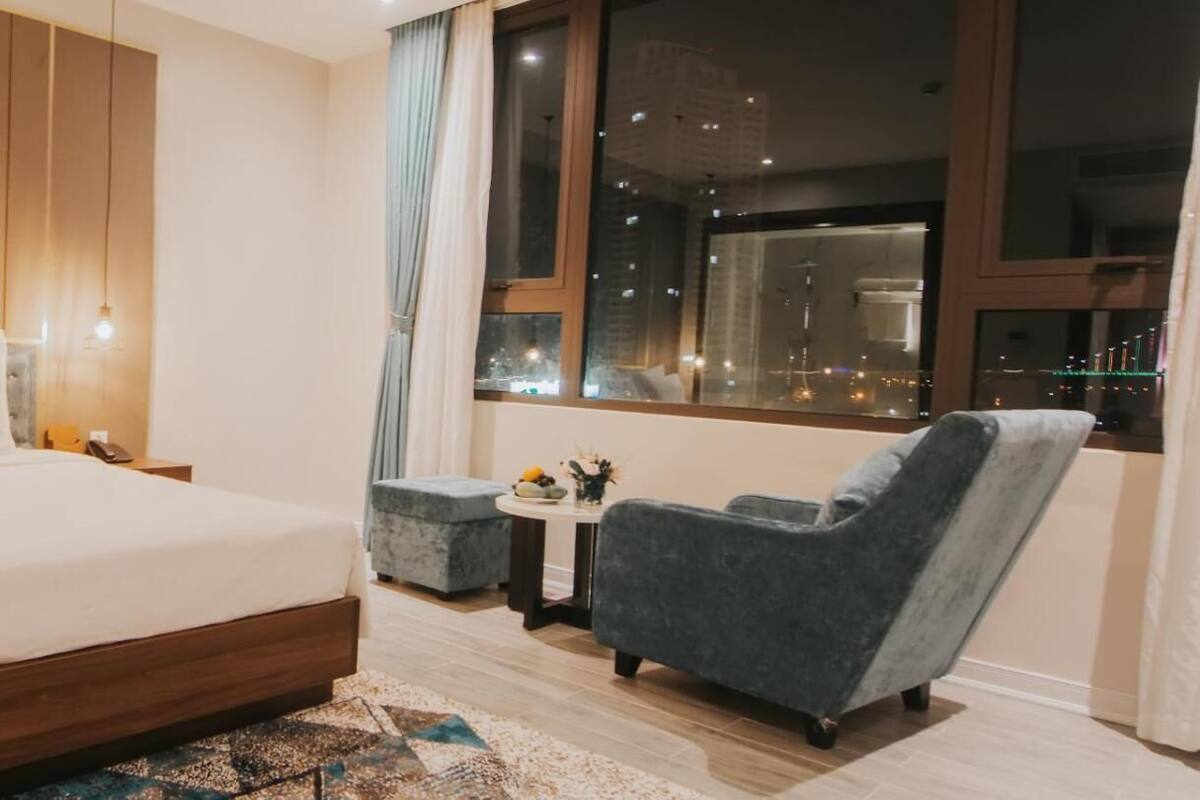 Minibar, két bảo mật tại phòng, bàn 
