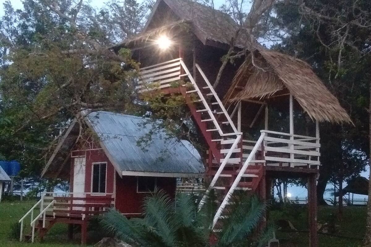 Standard Tree House | Hypo-allergenic bedding available, desk, iron/ironing board (on request)