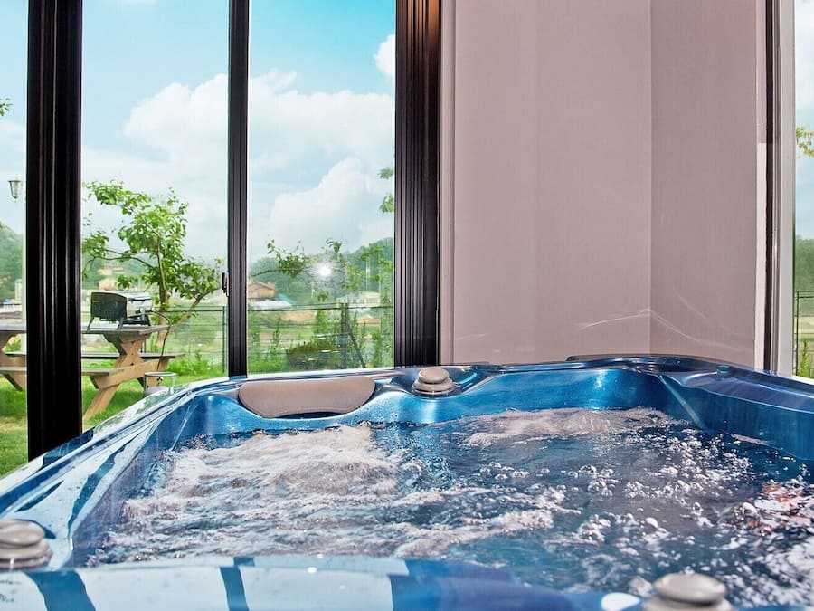 Classic Room | Jetted tub