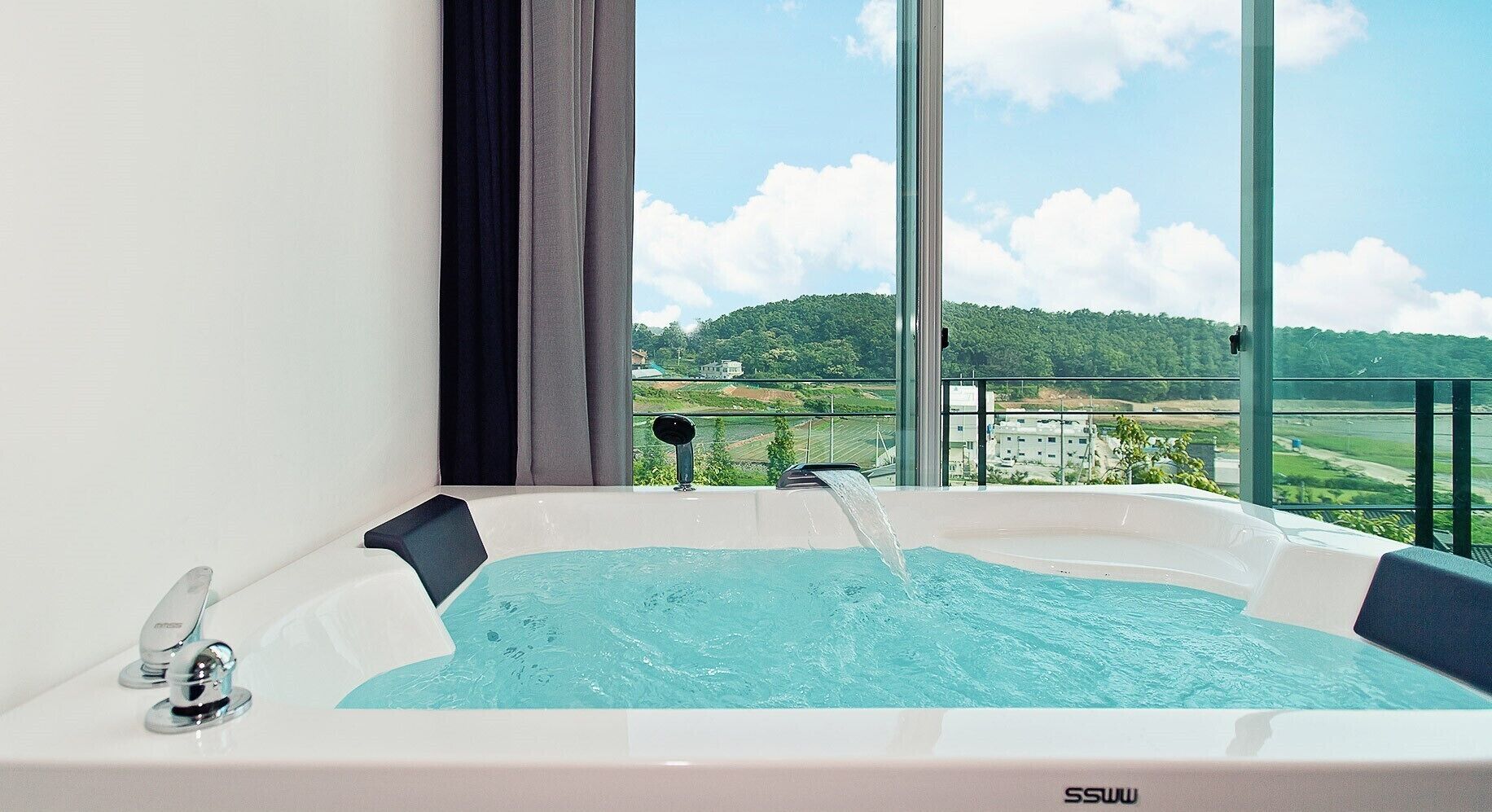 nordic room | jetted bathtub