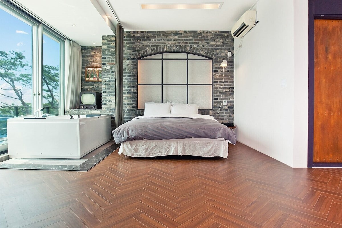 analog room | free wifi