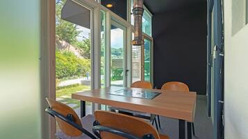 Huone (Mid Century) | Parveke