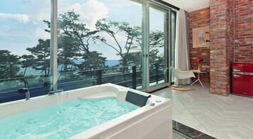 Kamar (Mid Century) | Jet tub