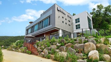 Majoituspaikan julkisivu