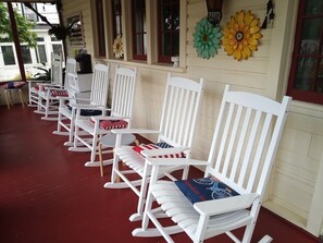 Porch - Southern Comfort Inn of Lily Dale NY (Lily Dale)
