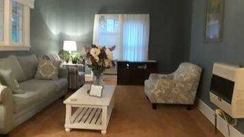 43-inch Smart TV with cable channels, TV, Netflix