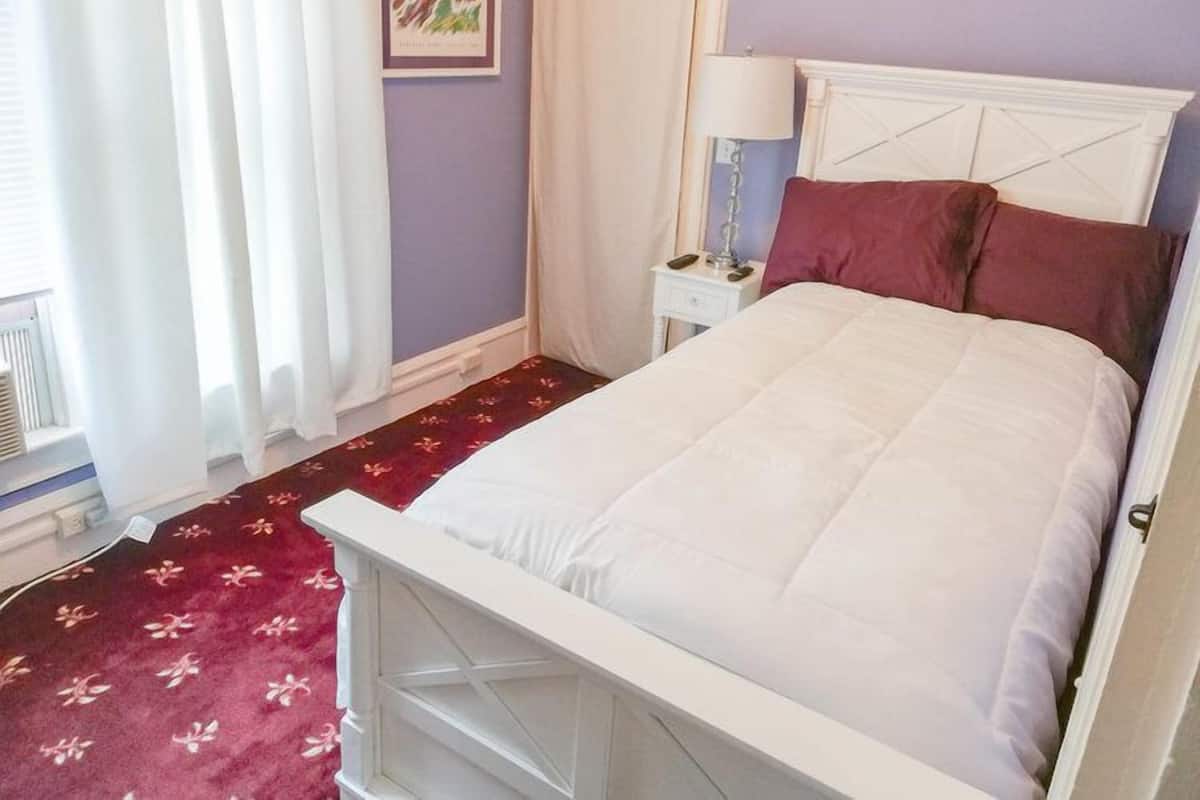 Comfort-Zimmer | Schreibtisch, laptopgeeigneter Arbeitsplatz, kostenloses WLAN