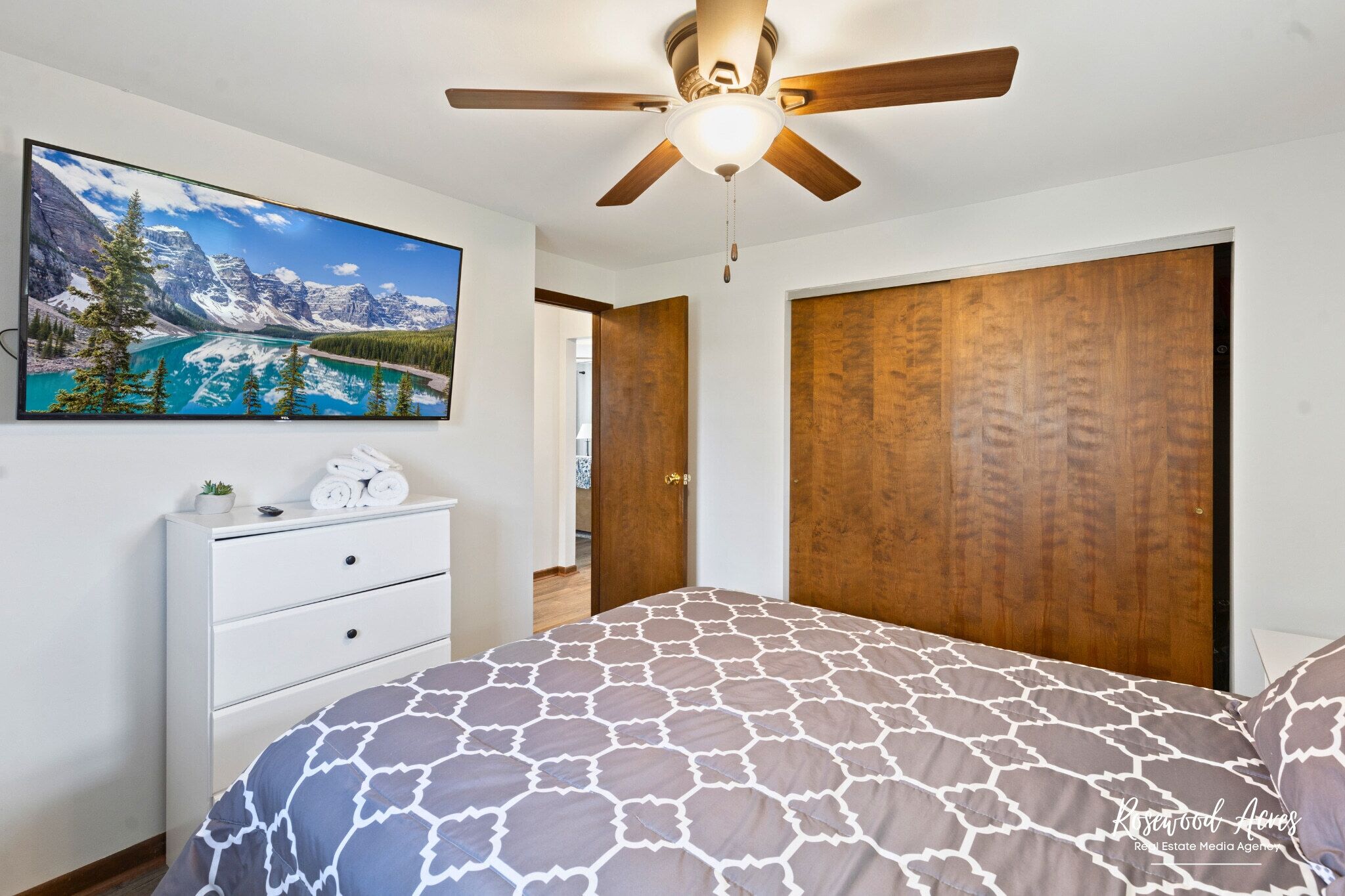 3 bedrooms, iron/ironing board, travel crib, free WiFi