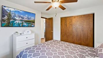 3 bedrooms, iron/ironing board, travel crib, free WiFi