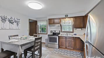 Frigorífic, microones, forn i placa de cuina