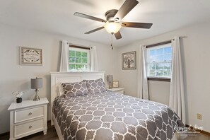 2 chambres, fer et planche à repasser, lit parapluie, Wi-Fi gratuit