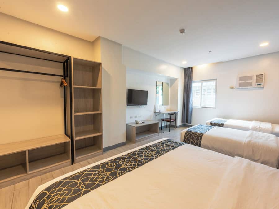 Escritorio, espacio para trabajar con laptop y wifi gratis