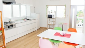 2F | In-room dining