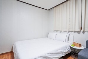 2 bedrooms, iron/ironing board, Internet