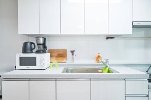 Fridge, microwave, cookware/dishes/utensils, spices - [2ROOMS] @ MyeongDong SKYLINE COZY HOUSE (Seoul)