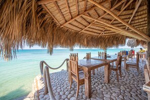 Beach bar - Glamping Ecolodge Cueva de las Águilas (Pedernales)