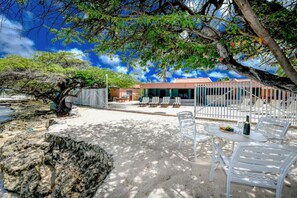 Outdoor dining - NEW RENOVATION - Beachside One-Bedroom Suite (Savaneta)