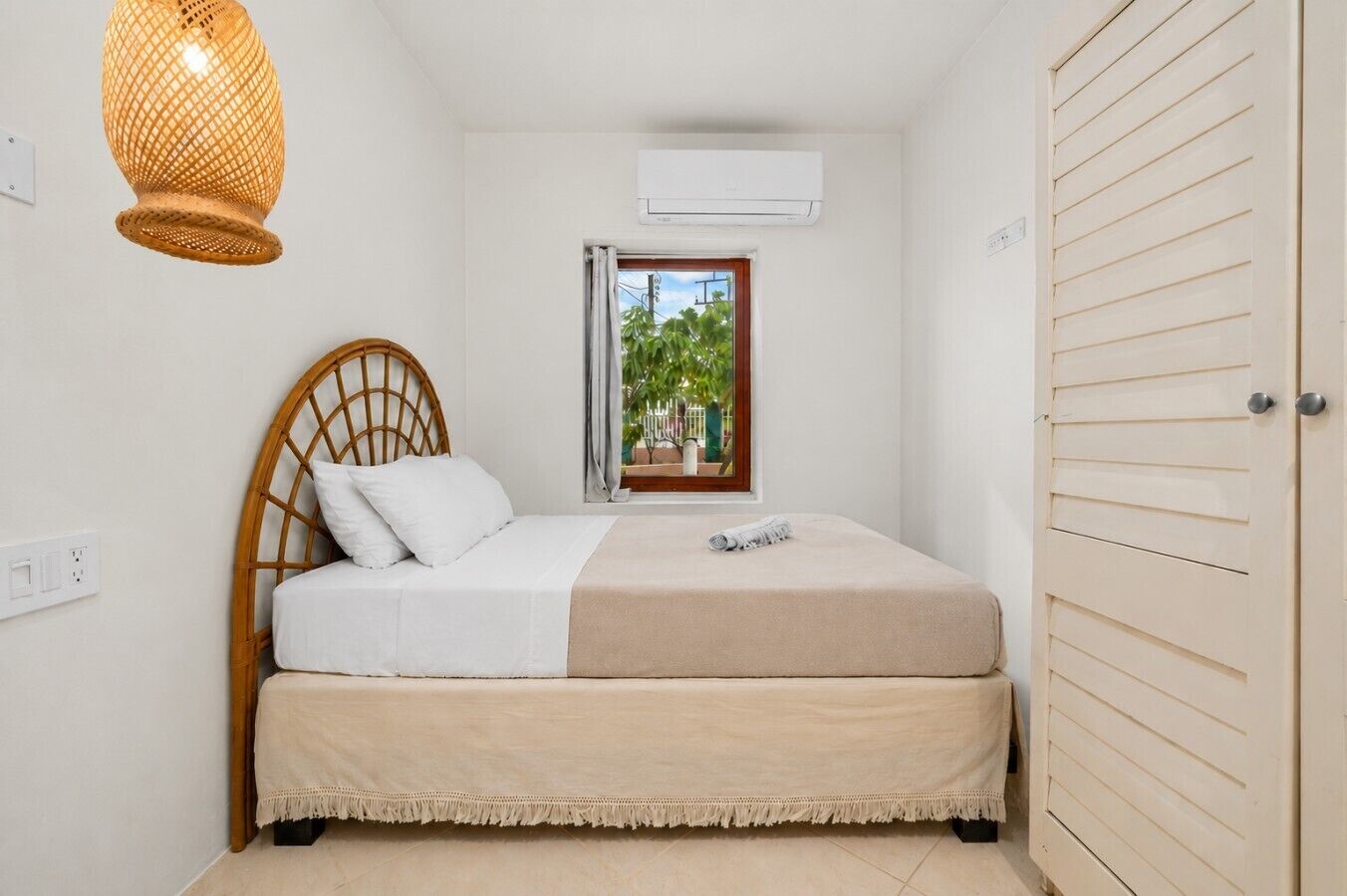 2 bedrooms, desk, iron/ironing board, free WiFi