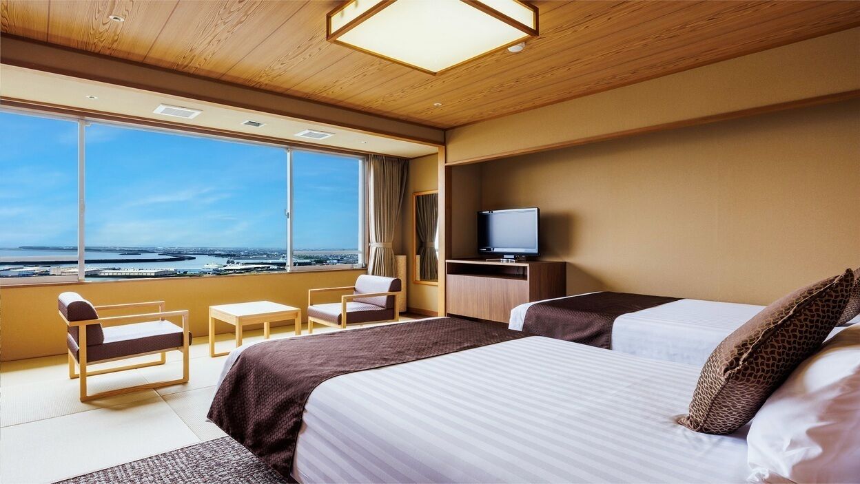 In-room safe, blackout drapes, free WiFi
